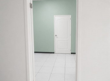 ENTRADA ENTRE LA SALA Y LA COCINA